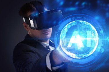 İş, Teknoloji, İnternet ve ağ konsepti. Genç işadamı geleceğin sanal ekranı üzerinde çalışıyor ve yazıyı görüyor: