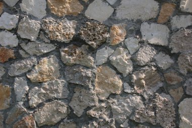 Doğal taş kireçtaşı örülmüş duvar 