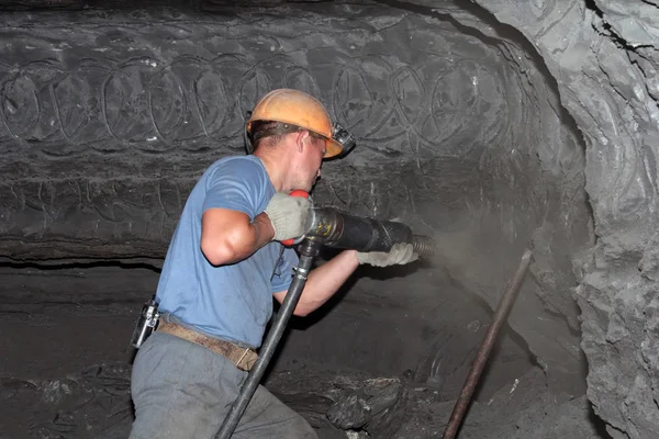 Horníci pracovali v důlní šachtě Novokashirskaya Syzransky okres Samarská oblast — Stock fotografie