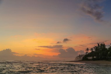 Sri Lanka okyanusta on Sunset