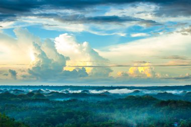 Renkli çikolata hills adlı akşam
