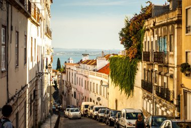 Lisbon, Portekiz - Septmember 19, 2016: Caddeleri civarında bakış açısı de Santa Luzia.