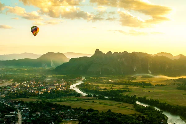 Sunset bulvarında Vang Vieng, Laos