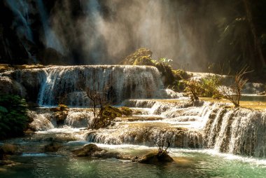 Luang Prabang, Laos yakınındaki pastoral Kuang Si Şelalesi