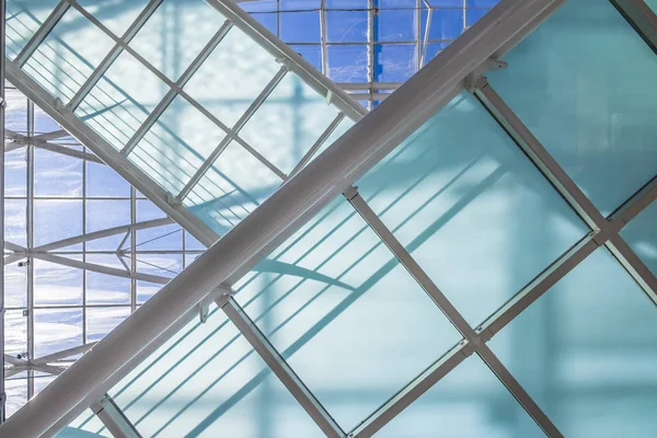 Modern mimarisi ile cam ve çelik
