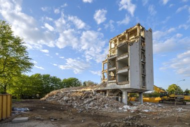 Eski bina yıkılmış