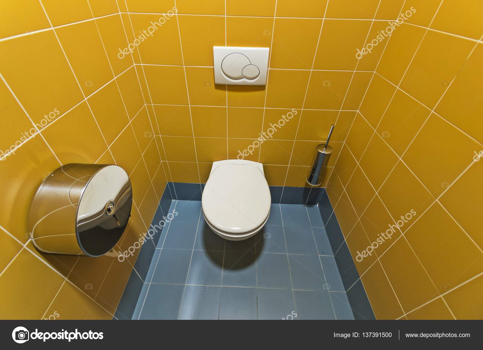 Banheiro público moderno fotos, imagens de © LorenzoPUD 137391500