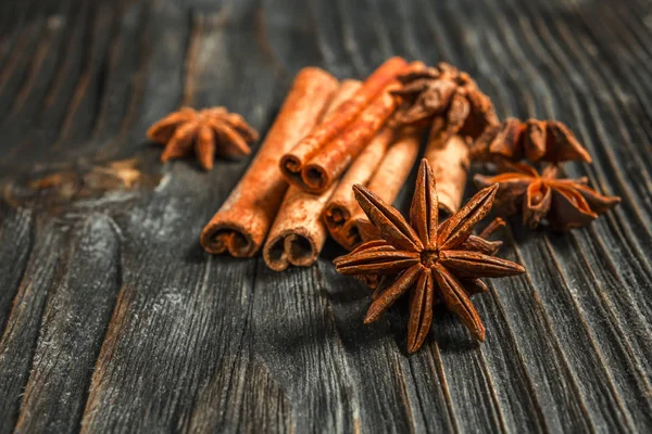 Kryddor och örter. Mat och rätter ingredienser. Kanelstänger, — Stockfoto