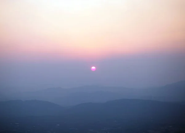 Die Sonne am Horizont — Stockfoto
