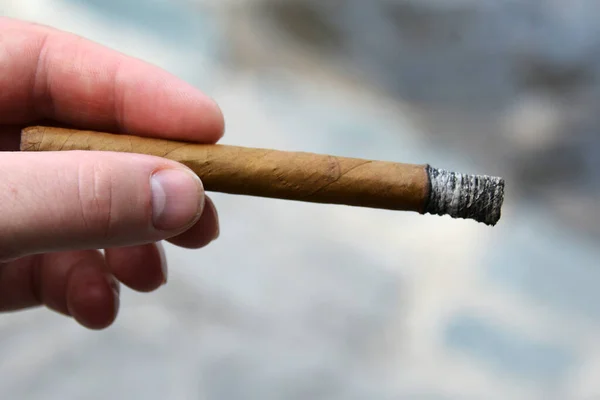 Closeup Hand Burnt Cigar — Stock Photo, Image