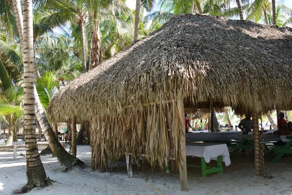 Boca Chica Noviembre 2017 Personas Cabaña Masajes Orilla Del Mar —  Fotos de Stock