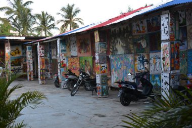 BOCA CHICA / DOMINICAN REPUBLIC - Kasım 03, 2017: satılık resimli açık hava dükkanları, iyi hava koşullarında