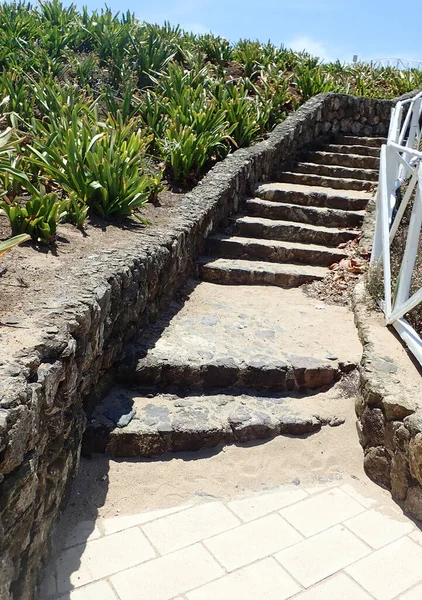 Каменная Лестница Деревянной Забегаловкой Холме Моря — стоковое фото