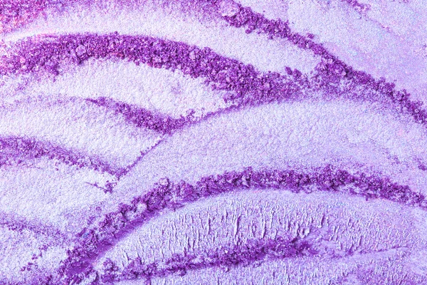 Rozbité fialové stíny izolované na bílém fialovém prášku. — Stock fotografie