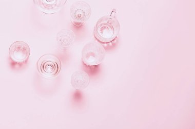 Pembe şişeli yaratıcı asgari güzellik ve sağlık geçmişi