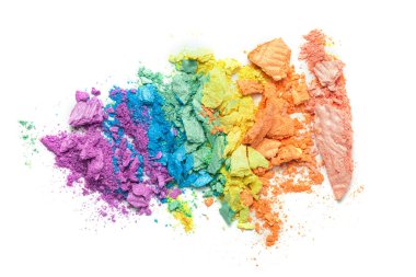 Kırık bir gökkuşağı renkli göz farı yayma, beyaz bir arka plan üzerinde izole palet makyaj.