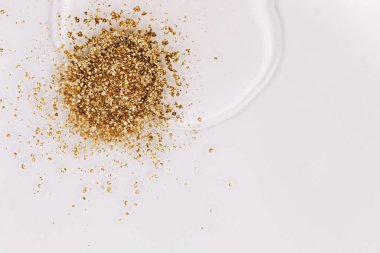 Altın boya dokusu. Makro görünüm.