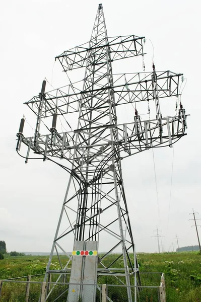 Ligne électrique à haute tensionLignes électriques — Photo