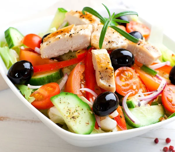Taze besleyici salata