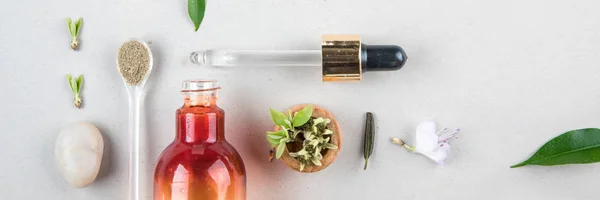 Minimal style. Natural cosmetics, handmade skin and body care. Orange bottle with peep and plants. Flat lay — Stock Photo, Image