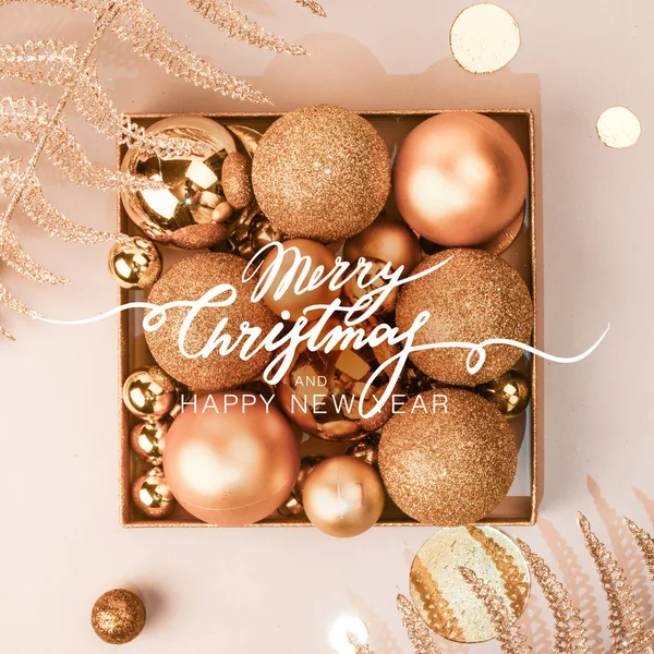 Christmas composition. Christmas golden decorations, balls and shiny decorative plants on light pastel background. Flat lay. Copy space. Stylish composition in minimalist style — Stock Photo, Image