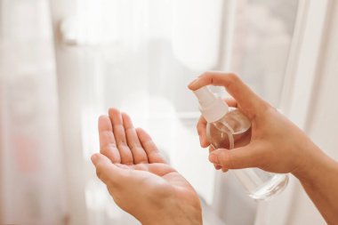 Corona virüsünün önlenmesi için el yıkama jeli ya da antibakteriyel sabunla ovma, koronavirüs yaymayı durdurmak için hijyen..