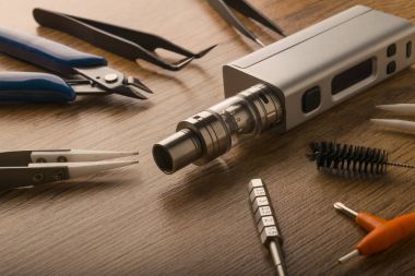 vape aygıt veya vaping araçları ve erişim ile elektronik sigara