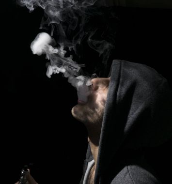 Deniz anası yapan izole erkek vaping ve elektronik CI hüner