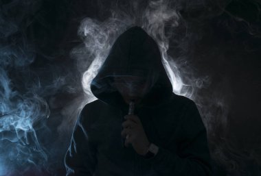 adam vape elektronik sigara duman dolu. 