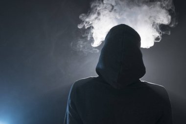 adam vape elektronik sigara duman dolu. 