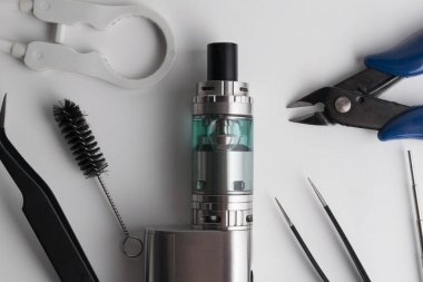 elektronik sigara vaping aletleri ve aksesuarları.