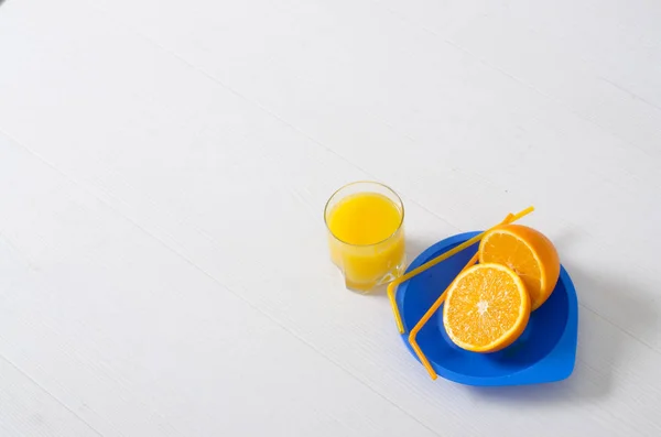 Zumo fresco de naranja en vaso — Foto de Stock