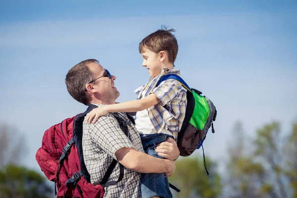 Father Son Walking Road Day Time People Having Fun Outdoors — Stock Photo, Image