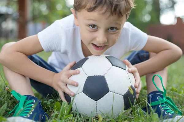 Porträt Eines Kleinen Jungen Mit Fußball Konzept Des Sports — Stockfoto