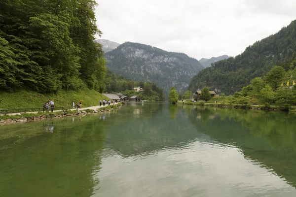 Lago Konigsee en los Alpes bávaros . — Foto de Stock