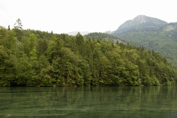 Lago Konigsee en los Alpes bávaros . — Foto de Stock