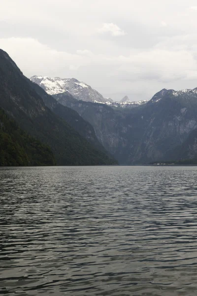 在巴伐利亚阿尔卑斯山中湖 Konigsee. — 图库照片