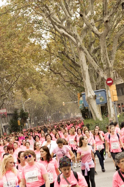 バルセロナで乳がんの意識を実行します。. — ストック写真