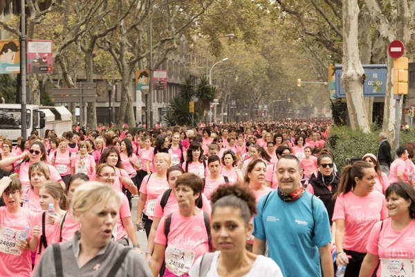 在巴塞罗那的乳腺癌意识运行. — 图库照片