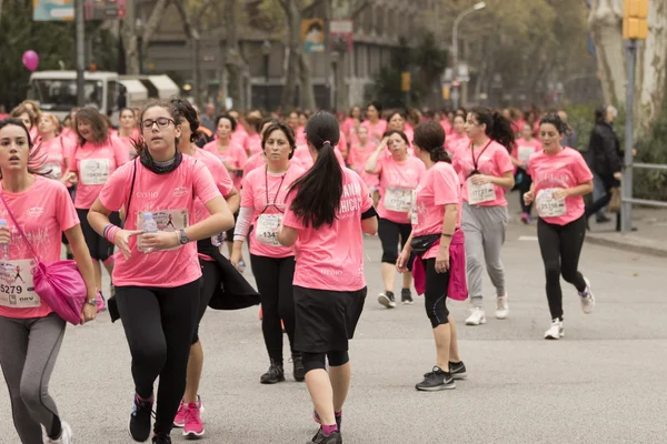 Breast Cancer Awareness kör i Barcelona. — Stockfoto