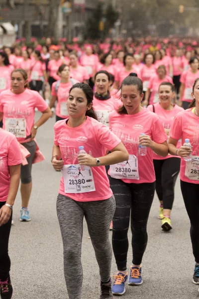 Breast Cancer Awareness Run in Barcelona. — Stock Photo, Image