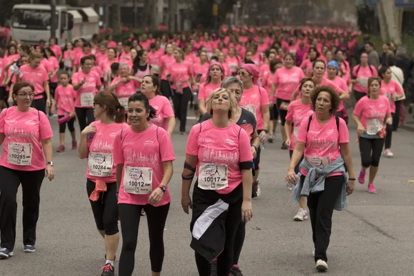 Karcinomu prsu povědomí běžet v Barceloně. — Stock fotografie