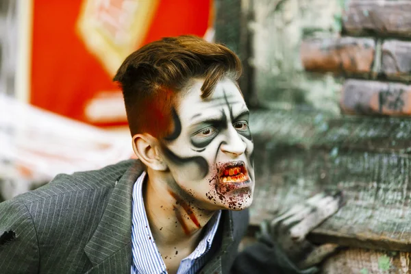 Street performer in Halloween costume and makeup. — Stock Photo, Image
