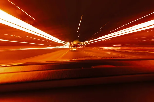 Longa Velocidade Exposição Carro Luzes Trilhas Uma Estrada Noturna — Fotografia de Stock