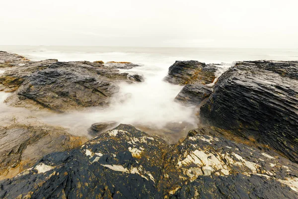 Vista Della Costa Rocciosa Dell Oceano — Foto Stock