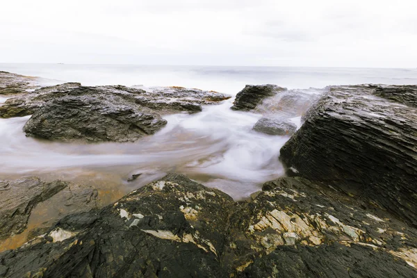 Kayalık Okyanus Kıyı Görünümü — Stok fotoğraf
