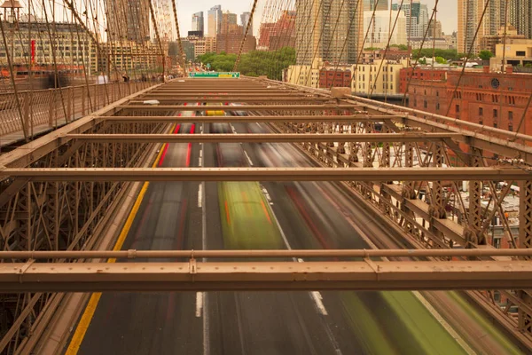 Uitzicht op de Brooklyn Bridge. — Stockfoto