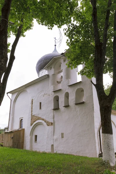 Monasterio de Spaso-Preobrazhensky Mirozhsky en Pskov — Foto de Stock