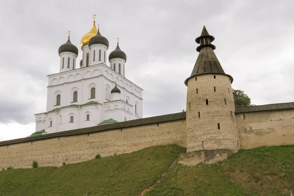 Kreml i den staden Pskov. — Stockfoto