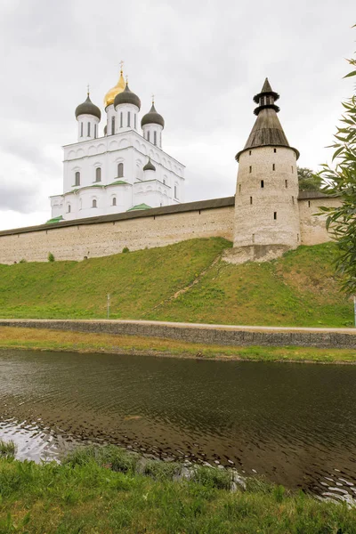 Kreml i den staden Pskov. — Stockfoto